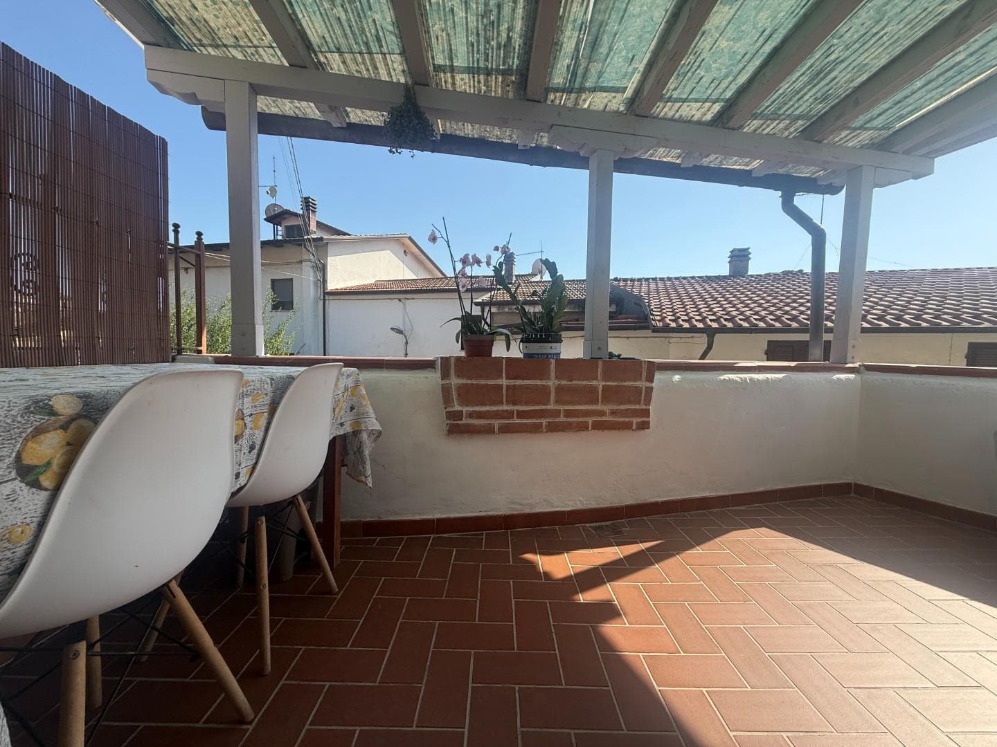 terratetto con terrazza e posto auto 